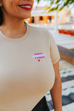 Load image into Gallery viewer, Bunita Consistente y Fuerte Khaki CropT
